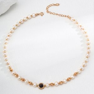 Zeitlose Umarmung Halskette